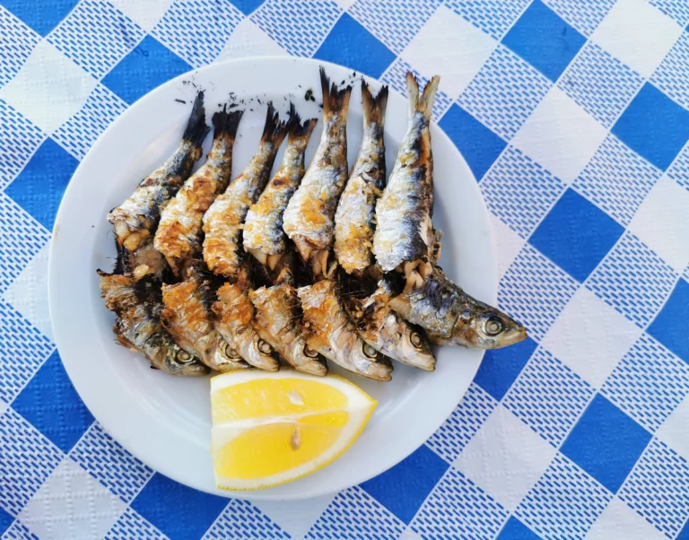 Descubre Dónde Comer En Benalmádena Cerca De La Ruta De Los Bancos Gigantes